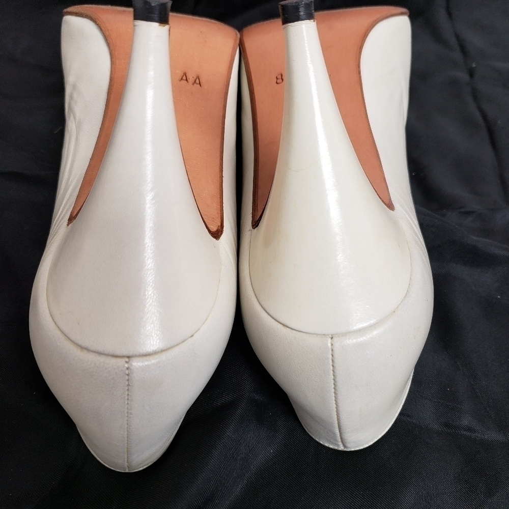 Pancaldi Vartan Winter White Ivory Kid Leather 8AA Narrow Pump Heels EUC in box - Picture 7 of 16